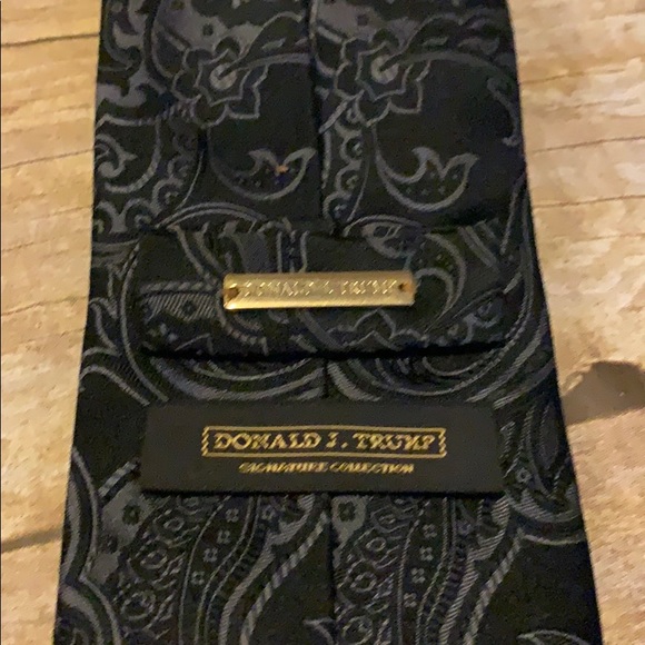 Donald J. Trump signature series Tie Paisley - Picture 3 of 5